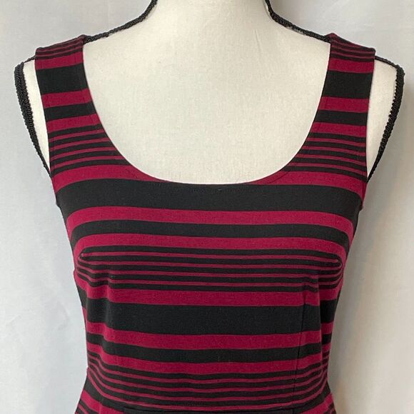 Loft Striped Sleeveless Dress Knee Length Scoop Neck Fitted Rom Com Dress - Picture 3 of 7